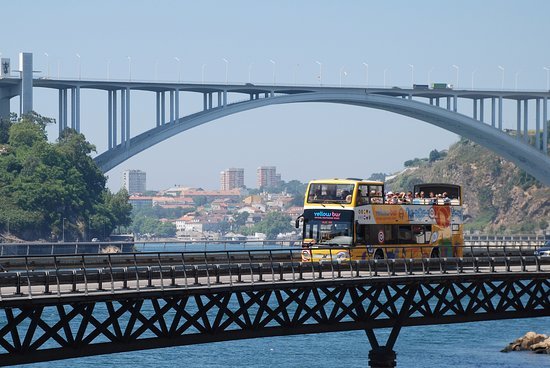 Autobús turístico con cata y crucero por el río